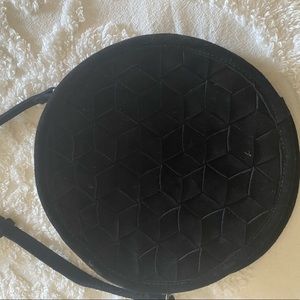 Back round suede crossbody